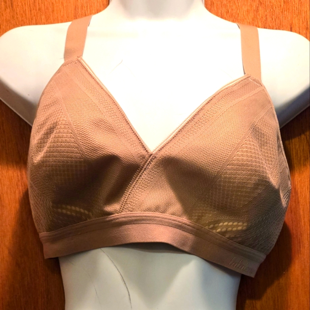 Lululemon NWT 34dd beige/natural gorgeous sports bra - Picture 1 of 5